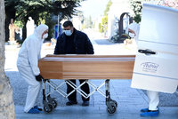 Italská apokalypsa: 475 mrtvých během jediného dne, nemocnicím došly dýchací přístroje