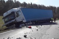 Tragická nehoda na Rokycansku: Řidič (†41) se na dálnici srazil s pracovním strojem, na místě zemřel