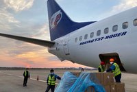 Letadlo z Turecka: Do Prahy v pátek přiveze 500 tisíc respirátorů FFP2