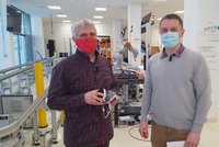 Respirátory z 3D tiskárny i maska lepší než FFP3: ČVUT s koronavirem pomáhá lékařům