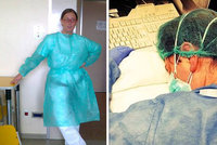 Zdravotní sestra vyčerpáním usnula na stole: Fotka s ní se stala symbolem boje proti koronaviru!