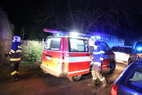 Řidič sjel s čtyřkolkou do Vltavy: Hasiči ho vytáhli, na místě zemřel
