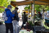 Pražané vzali farmářské trhy útokem: Prodejci i nakupující ale musí dodržovat pravidla