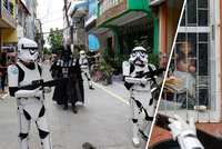 Karanténu hlídá pěchota ze Star Wars. Exotický ráj poslal do ulic  Darth Vadera a Stormtroopery