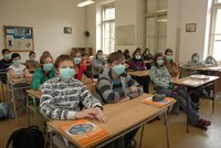 Koronavirus pronikl do 250 škol: Středočeský kraj trpí nejvíc, Královéhradecký odolává