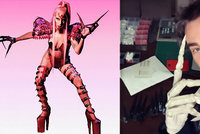 Lady Gaga má růžové drápy ze Zlína: Zdobí i obal jejího alba!