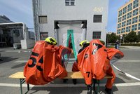 Poplach v Dolních Měcholupech! Podzemní laboratoře zaplavila uniklá chemická látka, zasahují hasiči