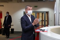 Koronavirus ONLINE: 283 mrtvých v ČR, Babiše v čase seniorů nechtěli pustit do obchodu