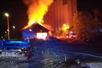 V Řeporyjích hořela drážní budova. Dvě hodiny zabraly hasičům, než oheň zkrotili