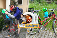 Táta na mateřské: Jak jsem po 7 letech sedl na kolo s připoutaným dítětem