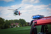 Při nehodě na Berounsku zemřel člověk, na místě zasahovaly dva vrtulníky!
