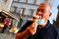 „Chyběla mi zmrzlina.“ Itálie otevřela hranice i Čechům, roušky zatím úplně nezmizely