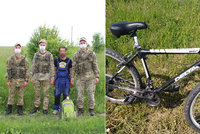 Na kole měl namířeno z Česka do Kazachstánu: Cestu dlouhou 4.000 km mu zatrhli vojáci