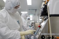 Rusko vyrábí vakcínu proti koronaviru. Prymula má pochybnosti a mluví o komickém souboji