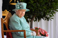 Tvrdá rána pro královnu: Alžběta II. kvůli koronaviru přijde téměř o půl miliardy