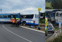 U Struhařova na Benešovsku se srazil autobus s vlakem: 10 zraněných!
