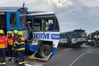 Autobus vjel u Struhařova na koleje i přes výstrahu: Deset zraněných, jedna žena vážně!