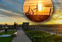 Dechberoucí záběry! Západ slunce a Praha jako na dlani ze střechy zemědělského muzea, podívejte se