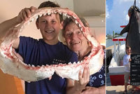 Životní úlovek třináctiletého rybáře: Chlapec z moře vytáhnul 380kilového žraloka!