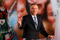 Volby v Polsku ovládl staronový prezident Duda. Do druhého kola jde s náskokem