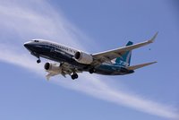 Boeingy 737 MAX se vrátily na oblohu, zase ale hlásí problém. Stroj musel nouzově přistát
