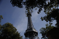 „Česká Eiffelovka“: Petřínská rozhledna slaví 130. narozeniny