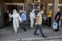 Koronavirus ONLINE: Nakažený prezident, návrat roušek u sousedů a zákaz vycházení v Srbsku