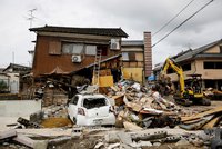 Desítky mrtvých, tisíce lidí odříznutých od zbytku světa: Japonsko pustoší obří záplavy