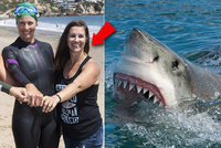 Velký bílý žralok se zakousl do mámy tří dětí a stáhl ji pod hladinu: Ubránila se holýma rukama