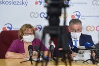 Už žádný chaos, slibují na severní Moravě. Šéfku hygieniků čeká kurz komunikace