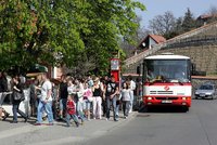 Kvůli provozu u Blanky už to nešlo: Autobus 112 do Zoo Praha bude nově jezdit přes Trojský most