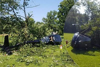 Vrtulník se zřítil do zámecké zahrady v Žamberku: Uvnitř byly děti!