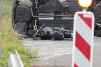 Tragédie na Rozvadovské spojce: Auto smetlo motorkáře, na místě zemřel