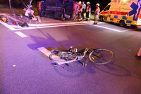 Auto v Poděbradech srazilo cyklistu (89): Na místě zasahoval vrtulník