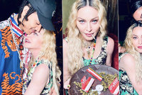 Žhavá oslava Madonny (62) na Jamajce: Milenec (26), sexy dcera i tác plný marihuany!