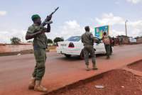 „Zadrželi jsme prezidenta i premiéra.“ V Mali se vzbouřili vojáci, působí tam i Češi