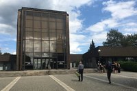 Příliš mnoho mrtvých! Krematorium v Ostravě hlásí nápor zemřelých, koupilo venkovní mrazáky