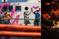 Loď výtvarníka Banksyho v potížích: S ženami, dětmi a mrtvým migrantem na palubě volá o pomoc