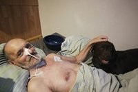 Nevyléčitelně nemocný muž (57) chce vysílat svou smrt online. Macron mu odmítl eutanazii