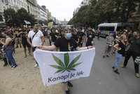 Konopí je lék! Stovky lidí v Praze demonstrovali za legalizaci marihuany