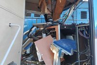 Srážka vlaků v Kdyni: 21 zraněných! Zaklíněného cestujícího vytahovali hasiči