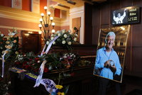VYSÍLALI JSME: Pohřeb hokejového kouče Miloše Říhy (†61), jemuž selhalo srdce