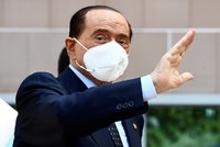 Berlusconi má problémy se srdcem. Bývalý italský premiér musel v Monaku do nemocnice