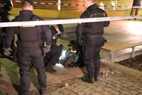Krvavá potyčka ve Vršovicích! Pobodaný muž (32) skončil v nemocnici, útočníka policie zadržela