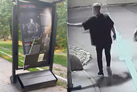 Nechutný vandalismus: Tihle „bezmozci“ rozkopali výstavu o Miladě Horákové?! Policie ukázala video