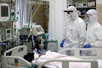 Česko epidemii nezvládá, tvrdí vědci. Ukázali tisíce mrtvých a předvídají další lockdown