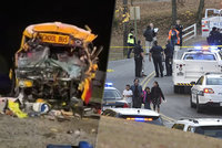Tragická nehoda školního autobusu: Srážku s náklaďákem nepřežila žačka (†7) a řidička