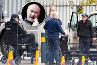 Zlomený zpěvák Phil Collins (69): Na vozík mu museli pomáhat přátelé!