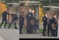 Policista bez roušky udeřil v Praze na zastávce muže bez roušky: Je stále ve službě