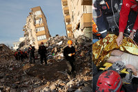 Zázrak 4 dny po zemětřesení: Záchranáři vytáhli z ruin živou holčičku (4)!